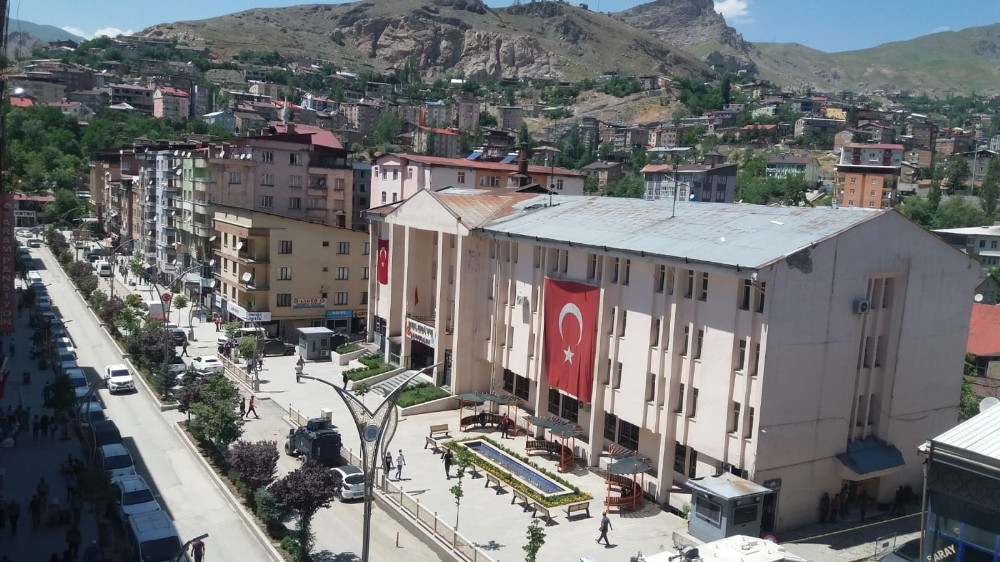 Hakkari’de 2 caddede maskesiz dolaşmak yasaklandı 