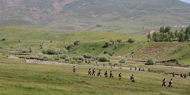 Hakkari'de 2 terörist teslim oldu