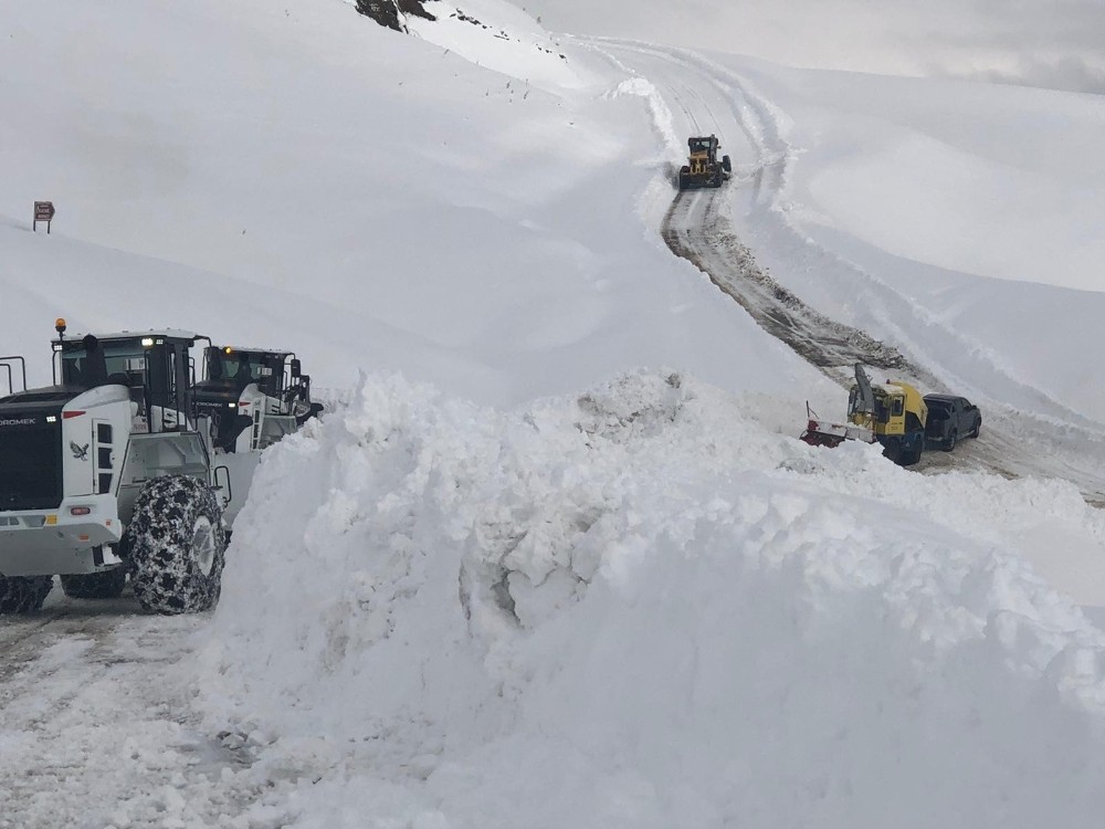 Hakkari’de 21 köy ve 67 mezra yolu ulaşıma kapandı 