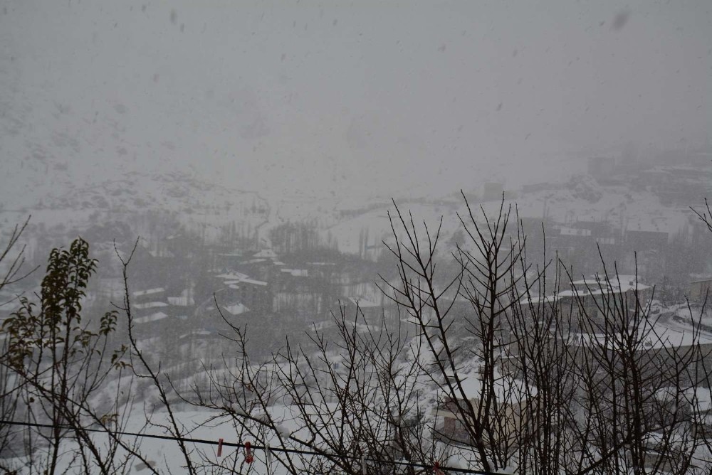 Hakkari’de 24 köy ve 51 mezra yolu ulaşıma kapandı 