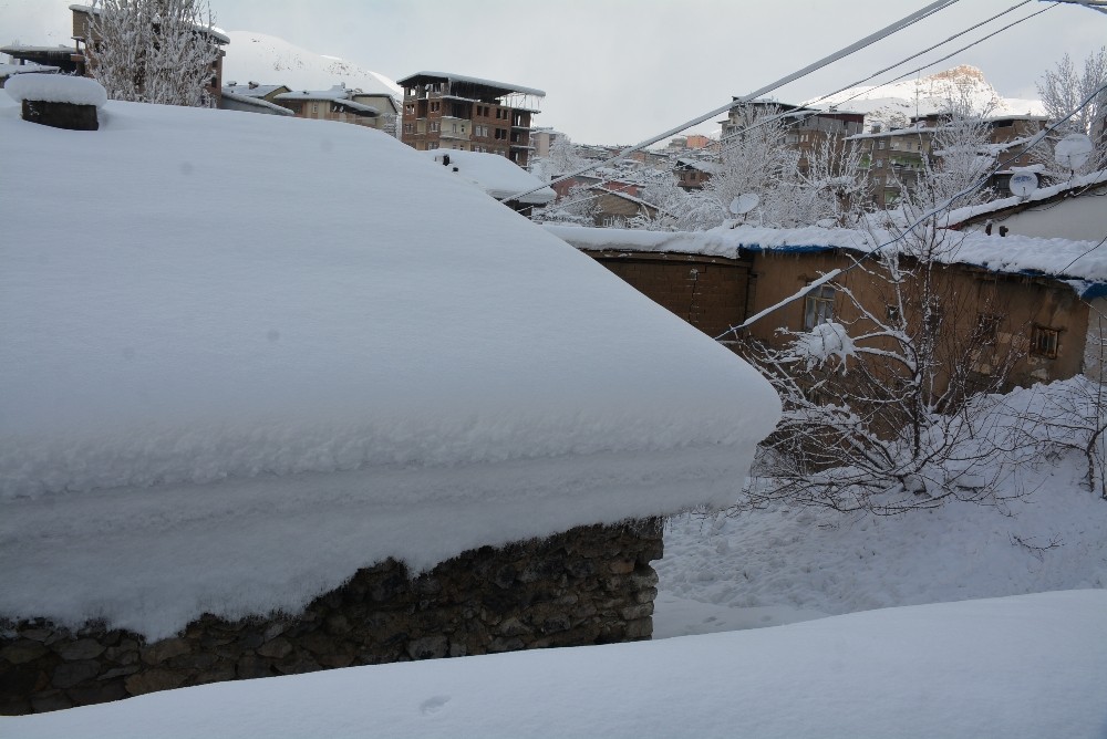 Hakkari’de 38 yerleşim yeri kapandı 