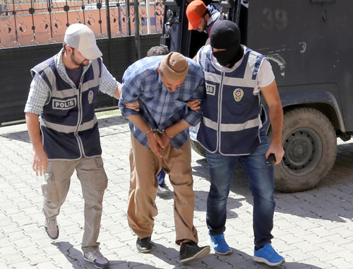 Hakkari'de 4 kişi askeri casusluk suçlamasıyla gözaltına alındı