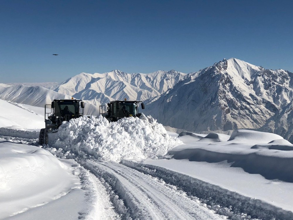 Hakkari’de 53 yerleşim yerinin yolu ulaşıma kapandı 