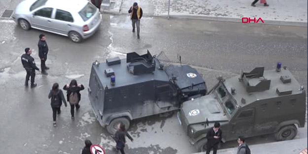 Hakkari'de alçak saldırı! Yaralılar var