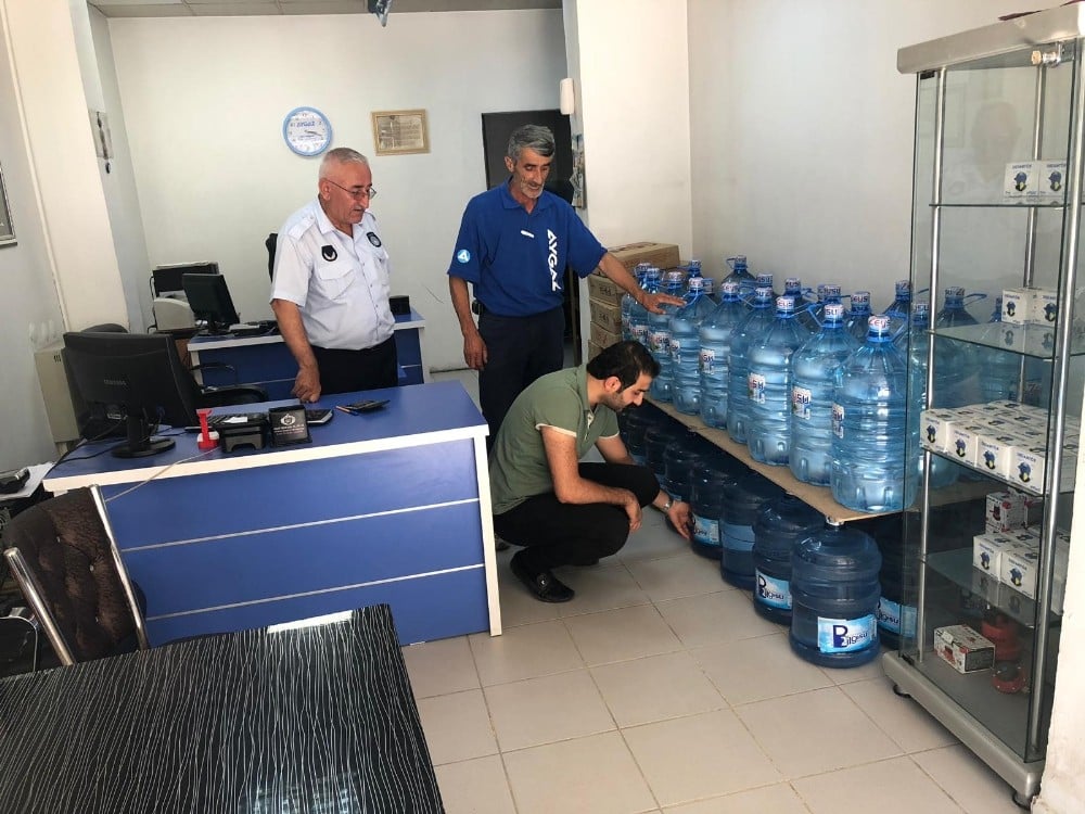 Hakkari’de ambalajlı su satışı yapan depolar denetlendi 