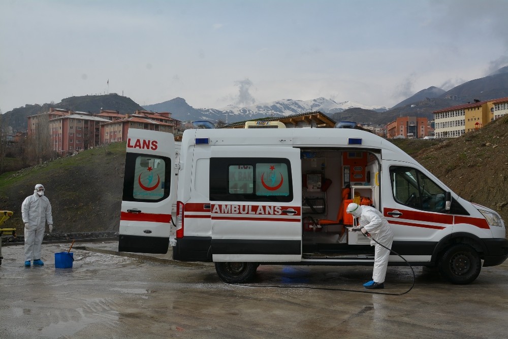 Hakkari’de ambulanslar dezenfekte edildi 