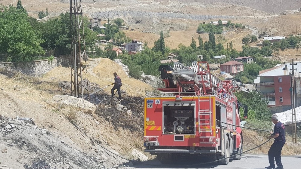 Hakkari’de anız yangını 