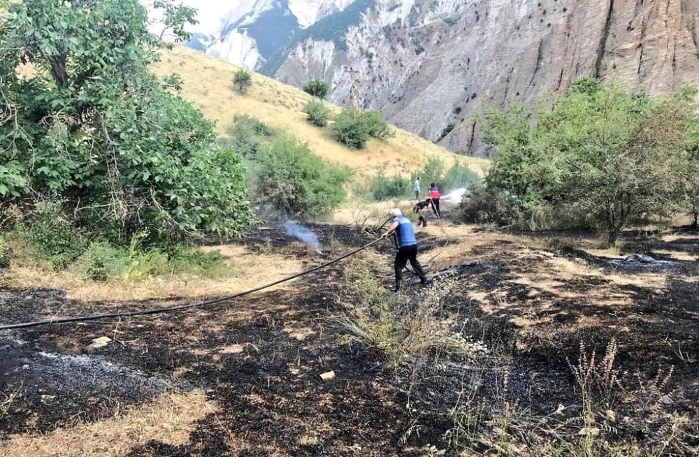 Hakkari’de anız yangını 