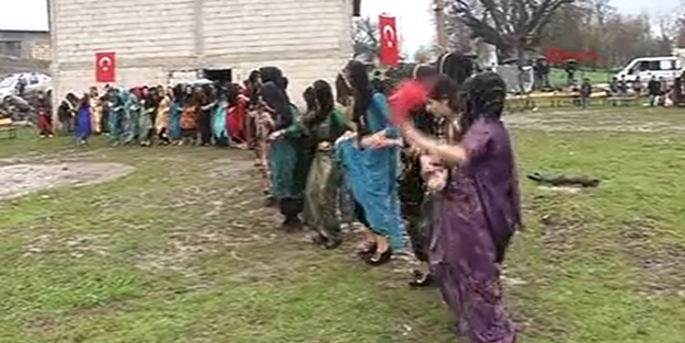 Hakkari'de Türk bayraklı düğün - VİDEO