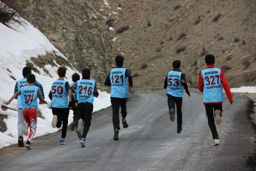 Hakkari’de atletizm yarışması 
