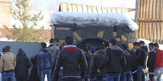 Hakkari'de bakın gençler neyin sırasında?
