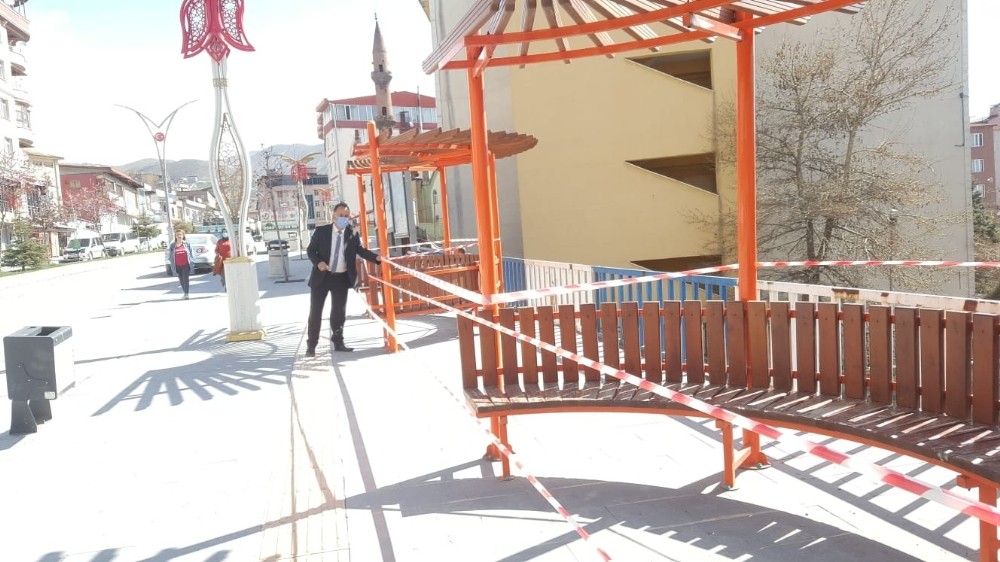 Hakkari’de banklara şerit çekildi 