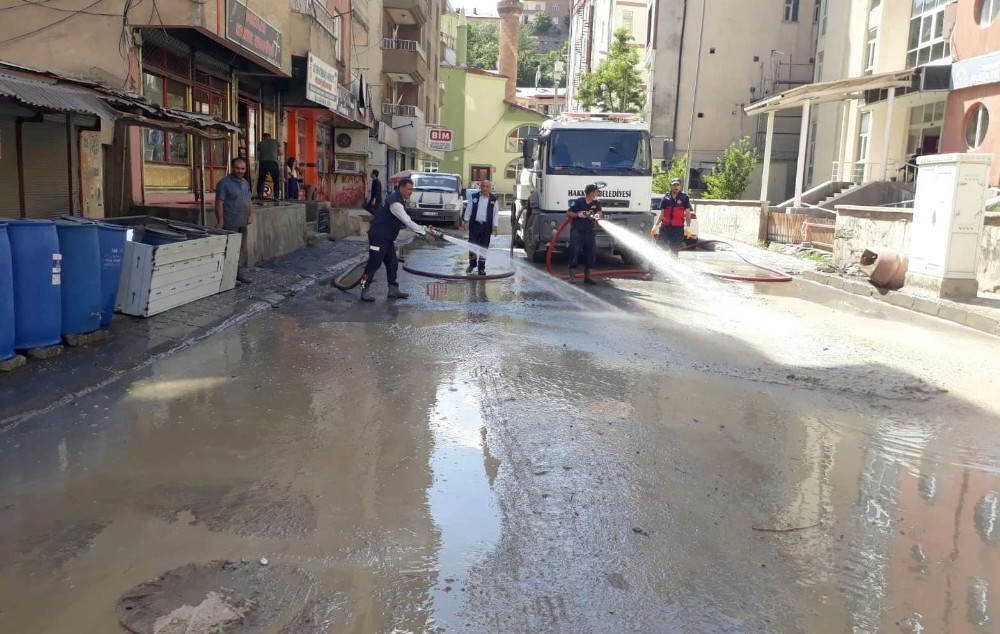 Hakkari’de cadde ve sokaklar temizleniyor 