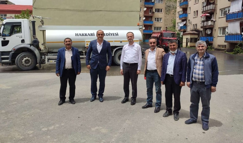 Hakkari’de Cuma namazı kılınacak alanlarda çalışma 