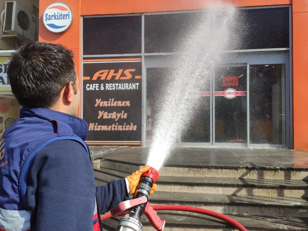 Hakkari’de dezenfekte çalışmaları sürüyor 