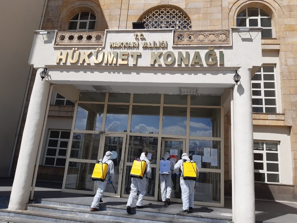 Hakkari’de dezenfekte çalışmaları sürüyor 