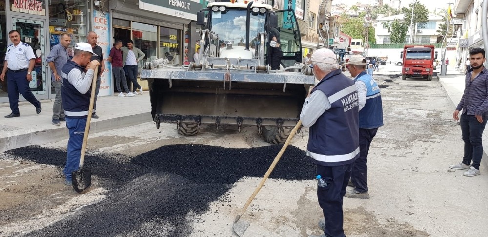Hakkari’de doğalgaz sonrası yollar onarılıyor 