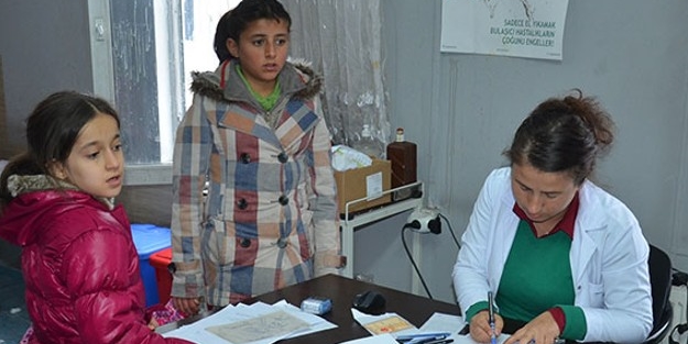 Hakkari'de doktorlar mesai gözetmiyor