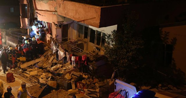 Hakkari'de ev çöktü: 4 ölü