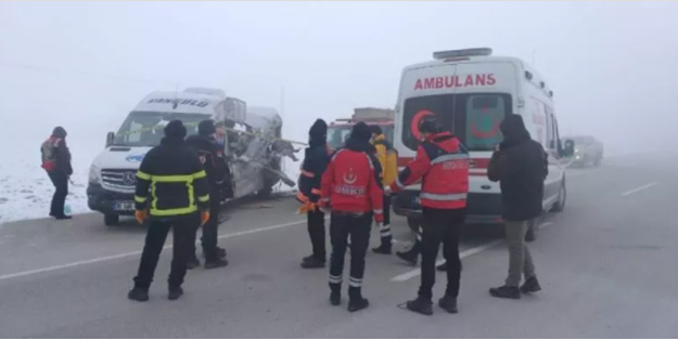 Hakkari'de feci kaza! Ölü ve yaralılar var