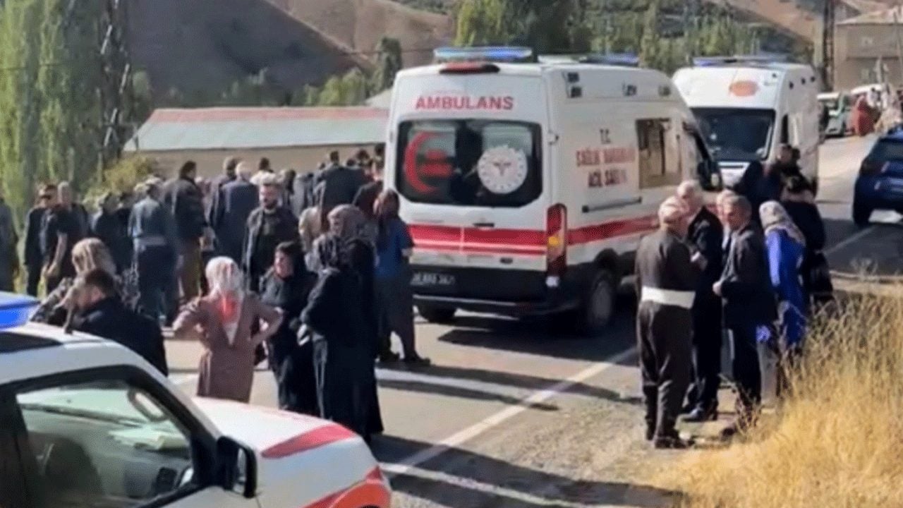 Hakkari'de feci kaza: Ölü ve yaralılar var!