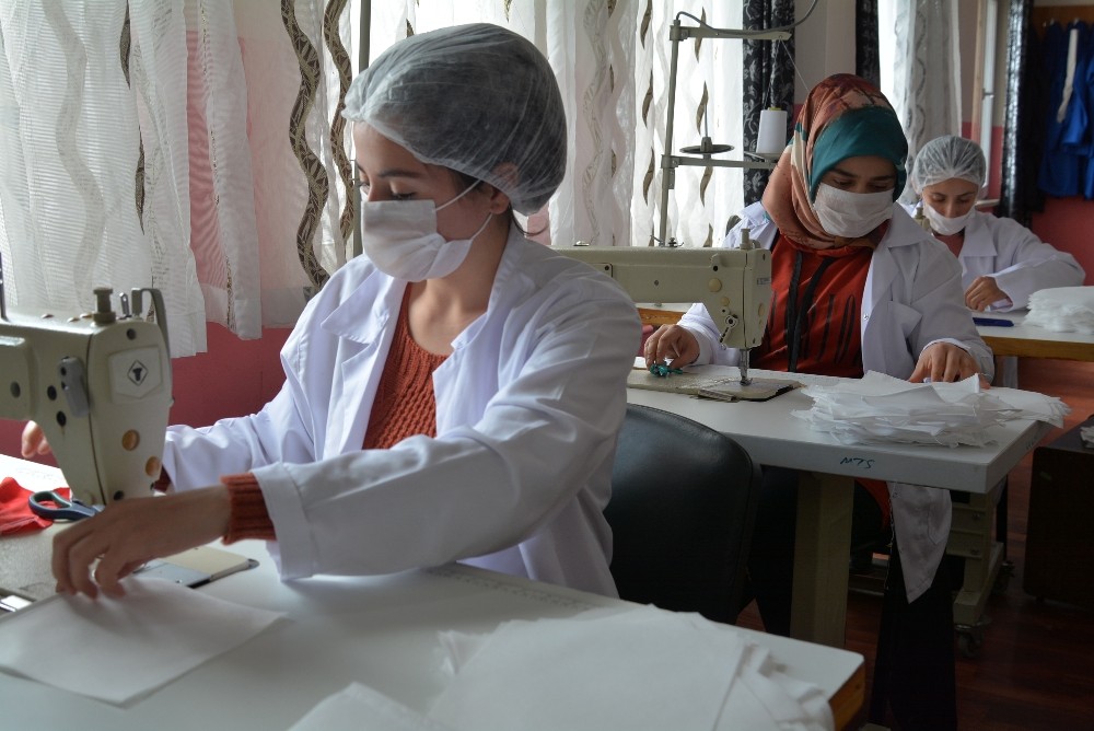 Hakkari’de günde 5 bin adet maske üretiliyor 