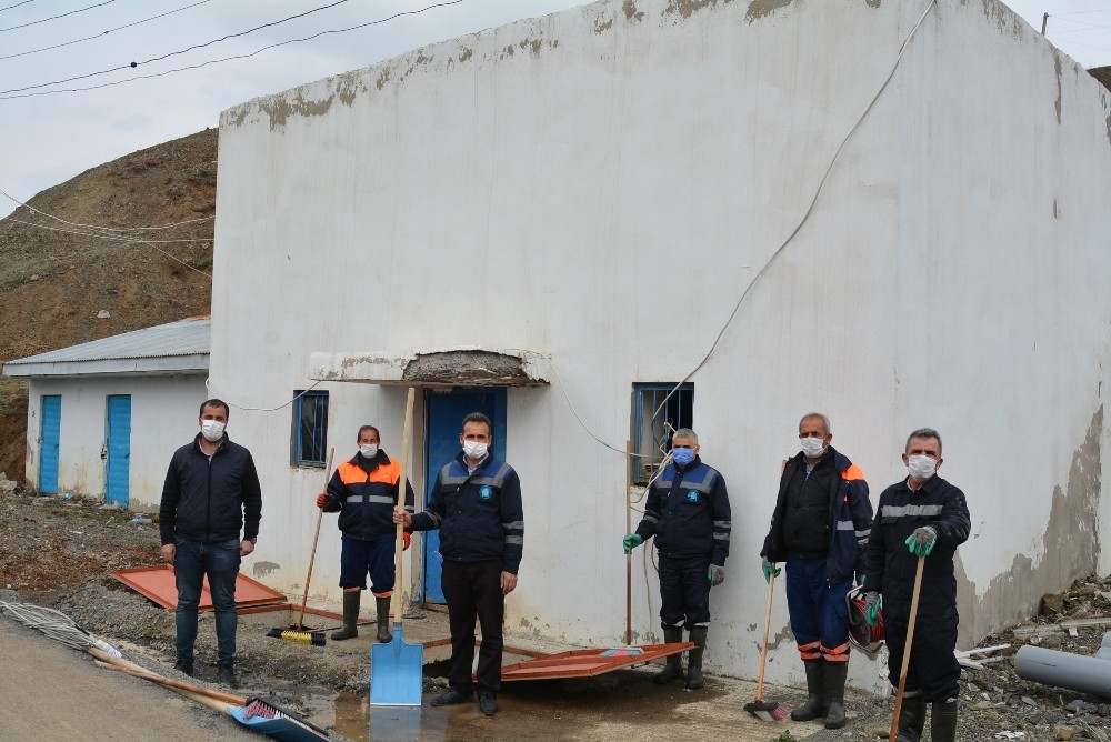 Hakkari’de içme suyu depoları yıkandı 