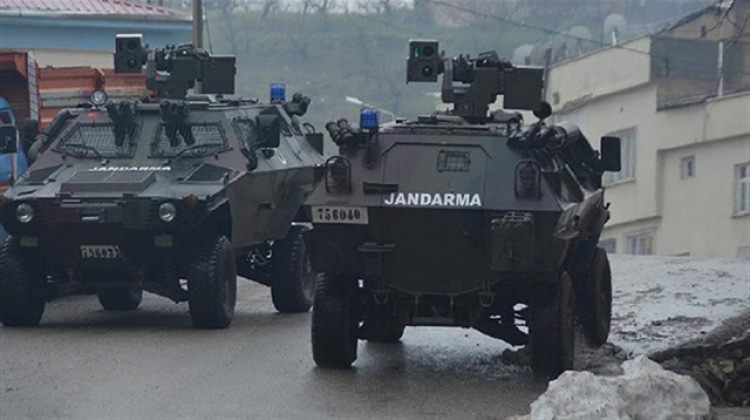 Hakkari'de iki terörist teslim oldu