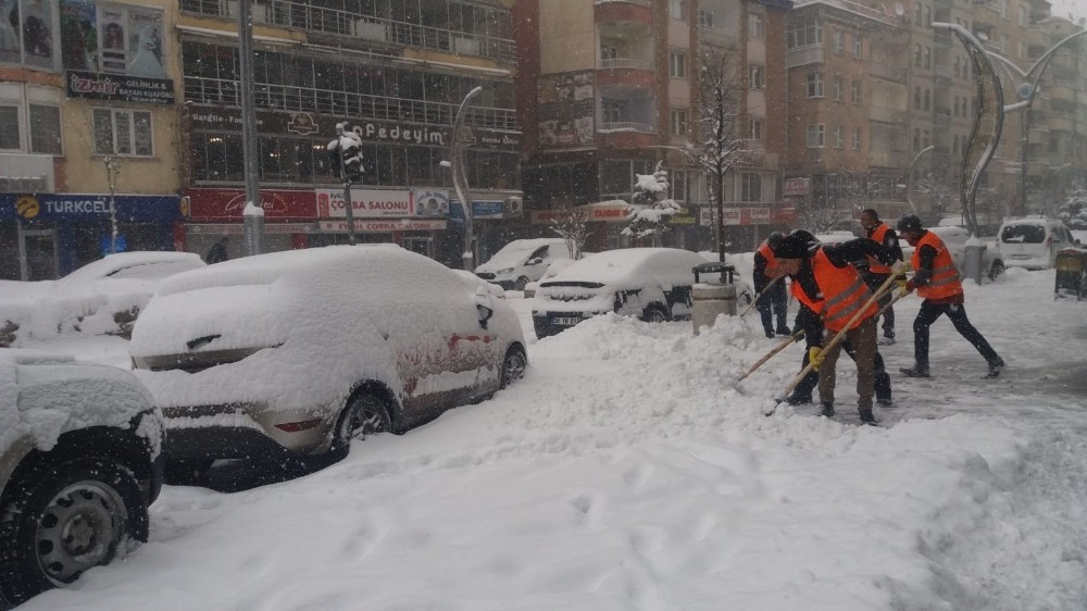 Hakkari’de kar esareti 