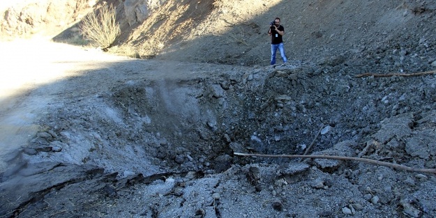 Hakkari'de karayolu üzerindeki mayınlı tuzak imha edildi