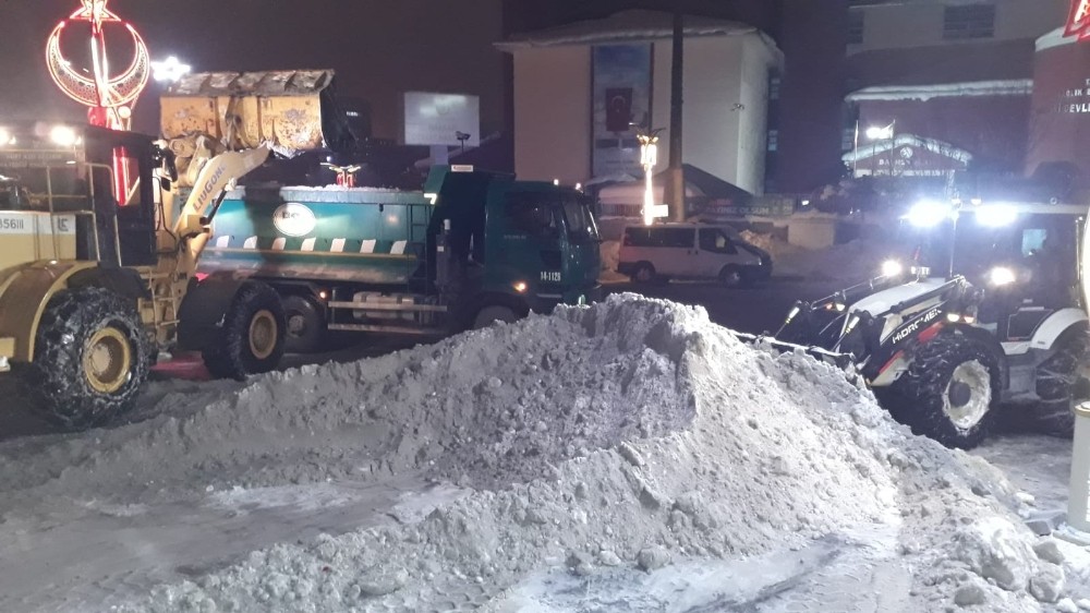 Hakkari’de karla mücadele çalışması 