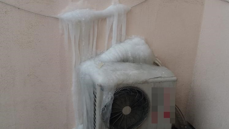Hakkari’de klima buz tuttu 