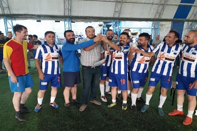 Hakkari’de kurumlar arası halı saha futbol turnuvası 