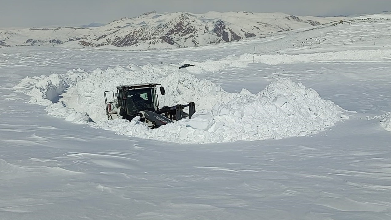 Hakkari’de Mehmetçik için karla mücadele