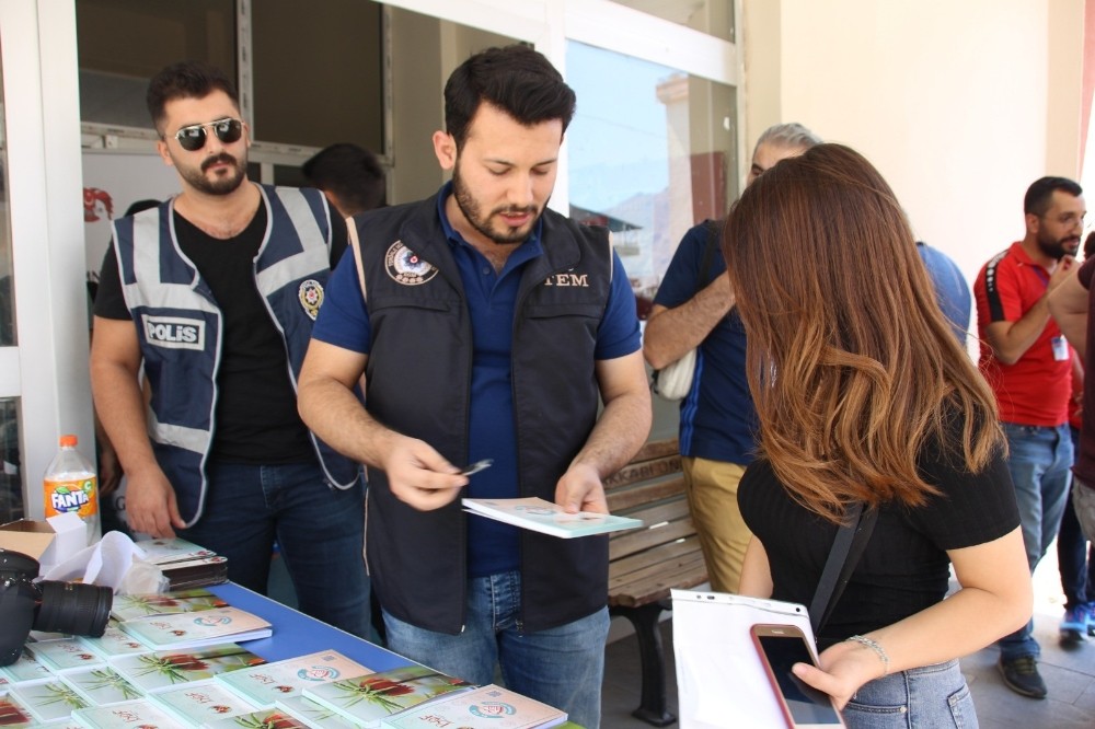 Hakkari’de öğrenciler terör konusunda bilgilendirildi 