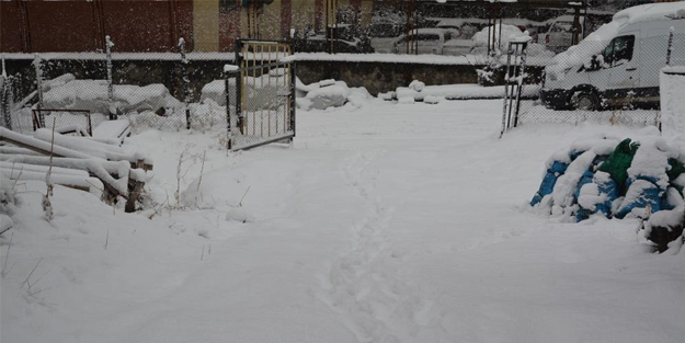 Hakkari'de onlarca yerleşim yerine ulaşım engeli