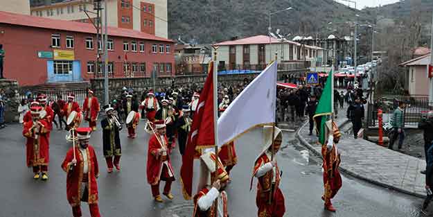 Hakkari'de 'Polis Haftası' kutlamalarına mehteranlı yürüyüş