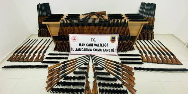 Hakkari'de ruhsatsız 110 av tüfeği ele geçirildi