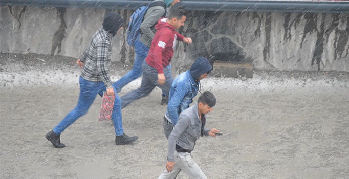 Hakkari'de sağanak ve dolu yağışı