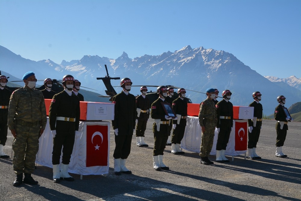 Hakkari’de şehit olan 2 asker için tören düzenlendi 