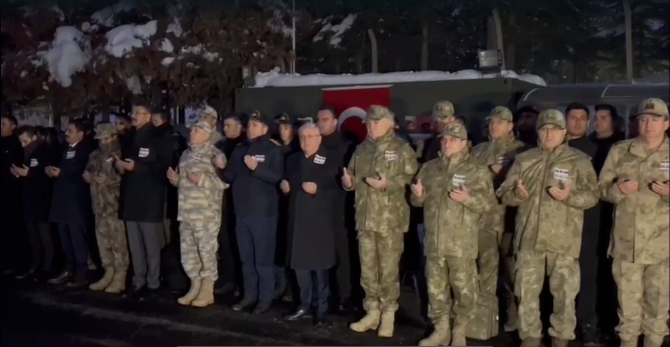 Hakkari'de şehitlerimiz için tören düzenlendi