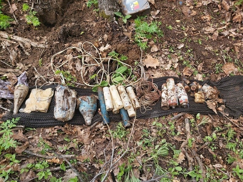 Hakkari’de silah ve çok sayıda patlayıcı madde ele geçirildi 