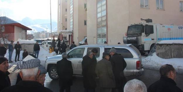 Hakkari'de silahlı kavga: Ölüler ve yaralılar var