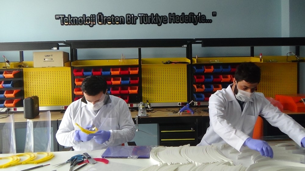 Hakkari’de siperlik maske üretimi 
