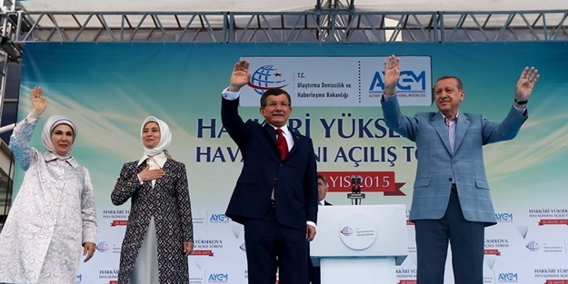 Hakkari'de tarihi gün! Havalimanı açıldı