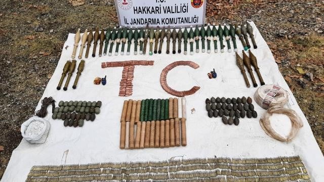 Hakkari'de terör operasyonu: Mühimmat ve el bombaları ele geçirildi