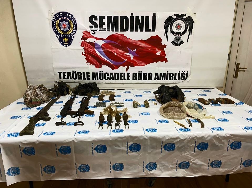 Hakkari’de terör örgütüne ait silah ve mühimmat ele geçirildi 