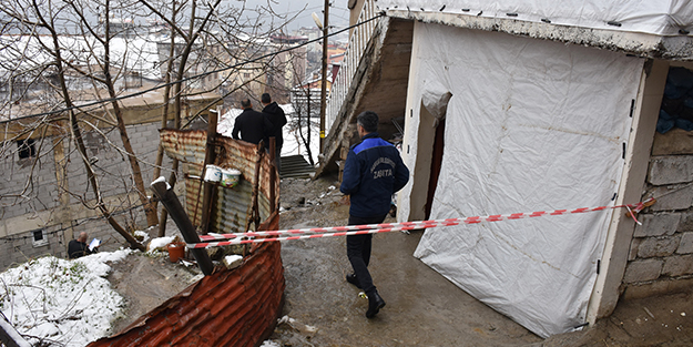 Hakkari'de toprak kayması sonucu 3 ev tahliye edildi