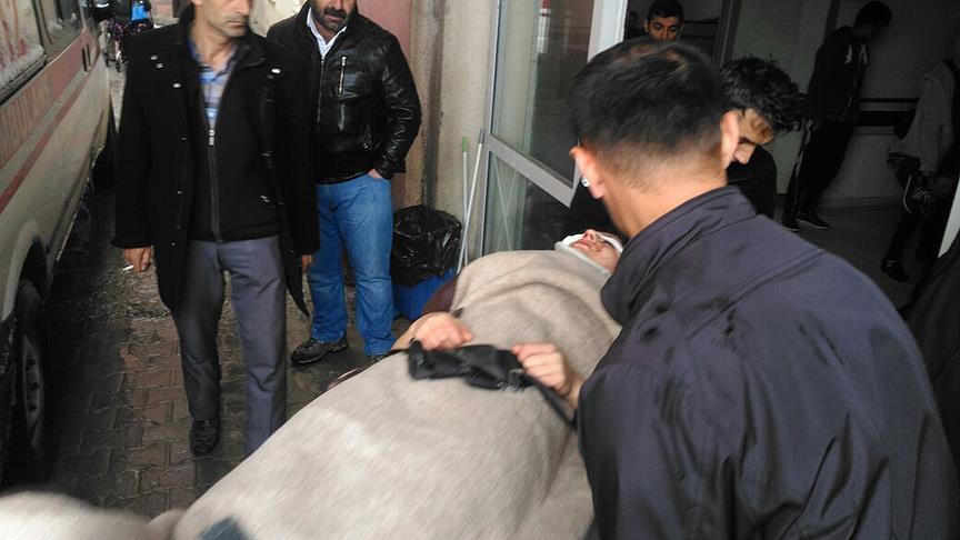 Hakkari'de trafik kazası: 13 yaralı