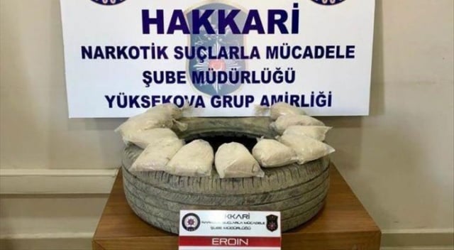 Hakkari'de uyuşturucuyu yedek lastiğe saklamışlar